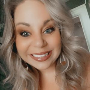 Meet your Posher, Tia